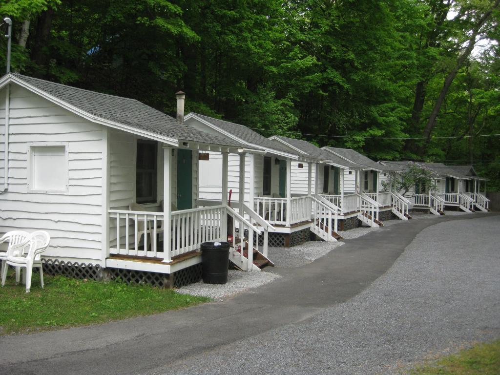 hotels reservation near lake George